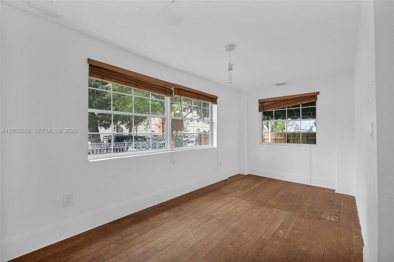 452 NE 30th St , Miami, FL 33137 Photo