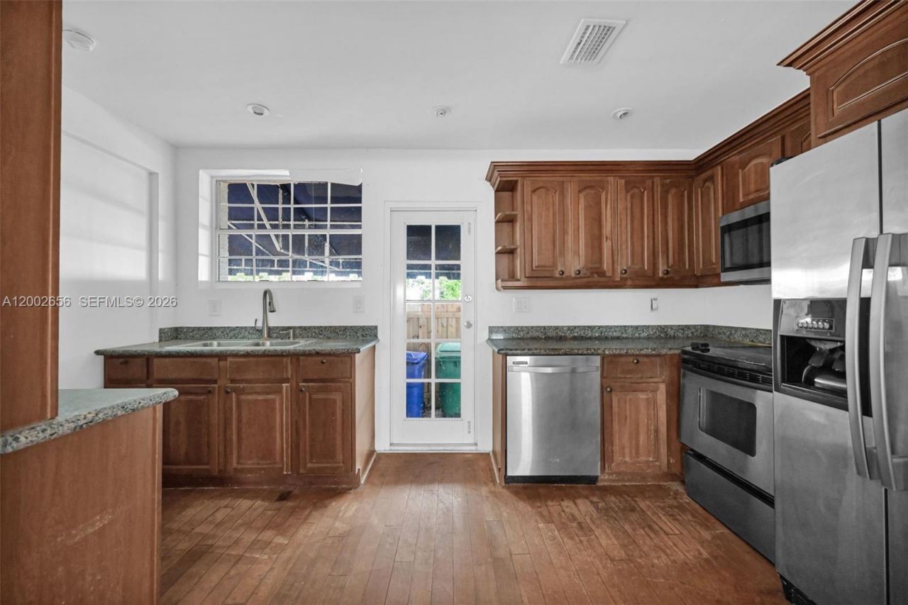 452 NE 30th St , Miami, FL 33137 Photo