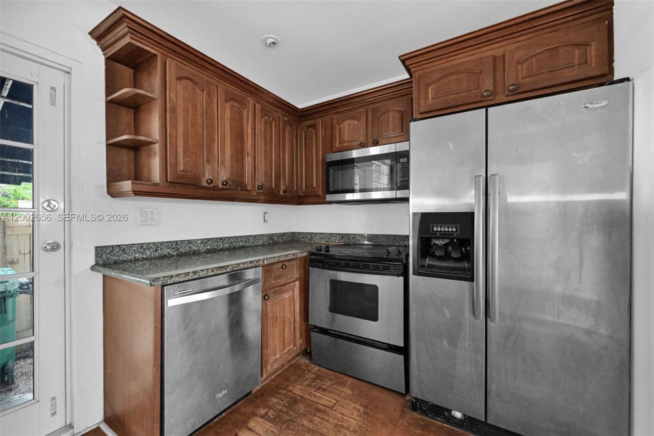 452 NE 30th St , Miami, FL 33137 Photo