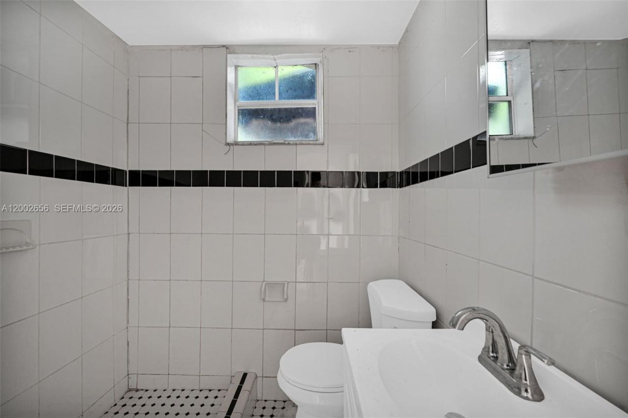 452 NE 30th St , Miami, FL 33137 Photo