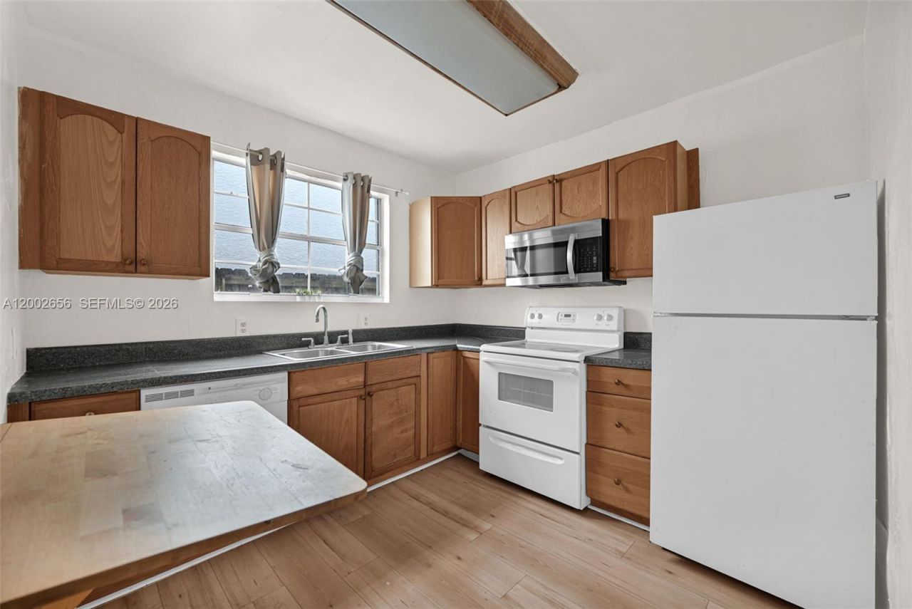 452 NE 30th St , Miami, FL 33137 Photo