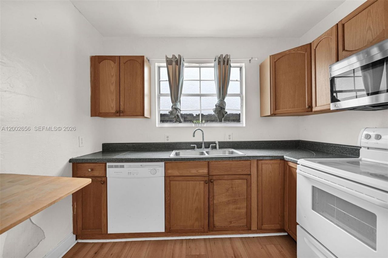 452 NE 30th St , Miami, FL 33137 Photo