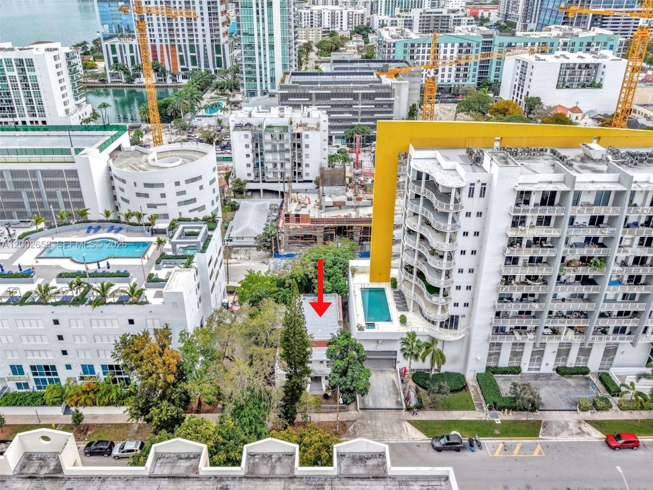 452 NE 30th St , Miami, FL 33137 Photo