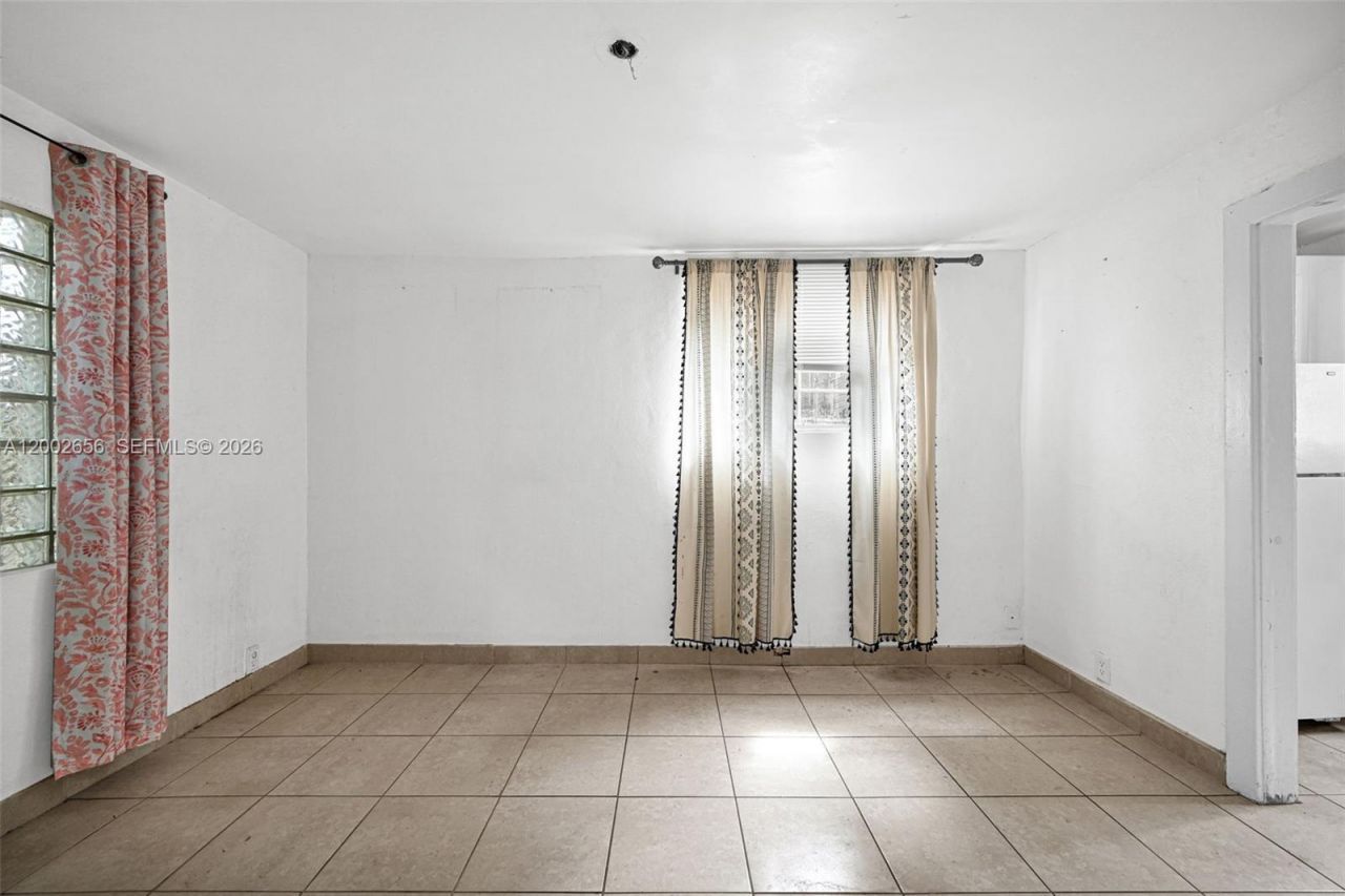 452 NE 30th St , Miami, FL 33137 Photo