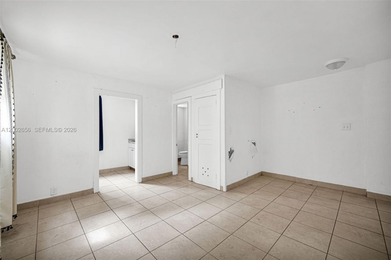 452 NE 30th St , Miami, FL 33137 Photo