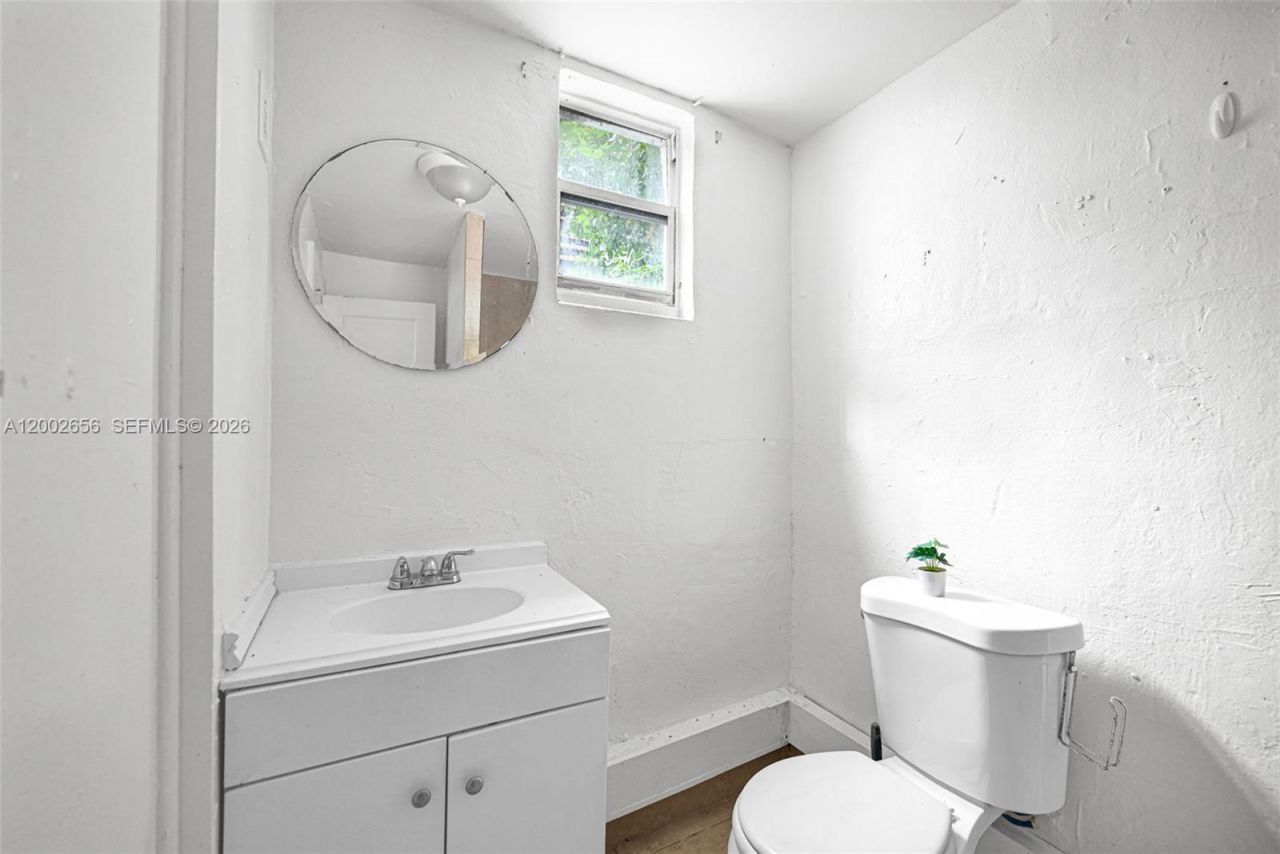 452 NE 30th St , Miami, FL 33137 Photo