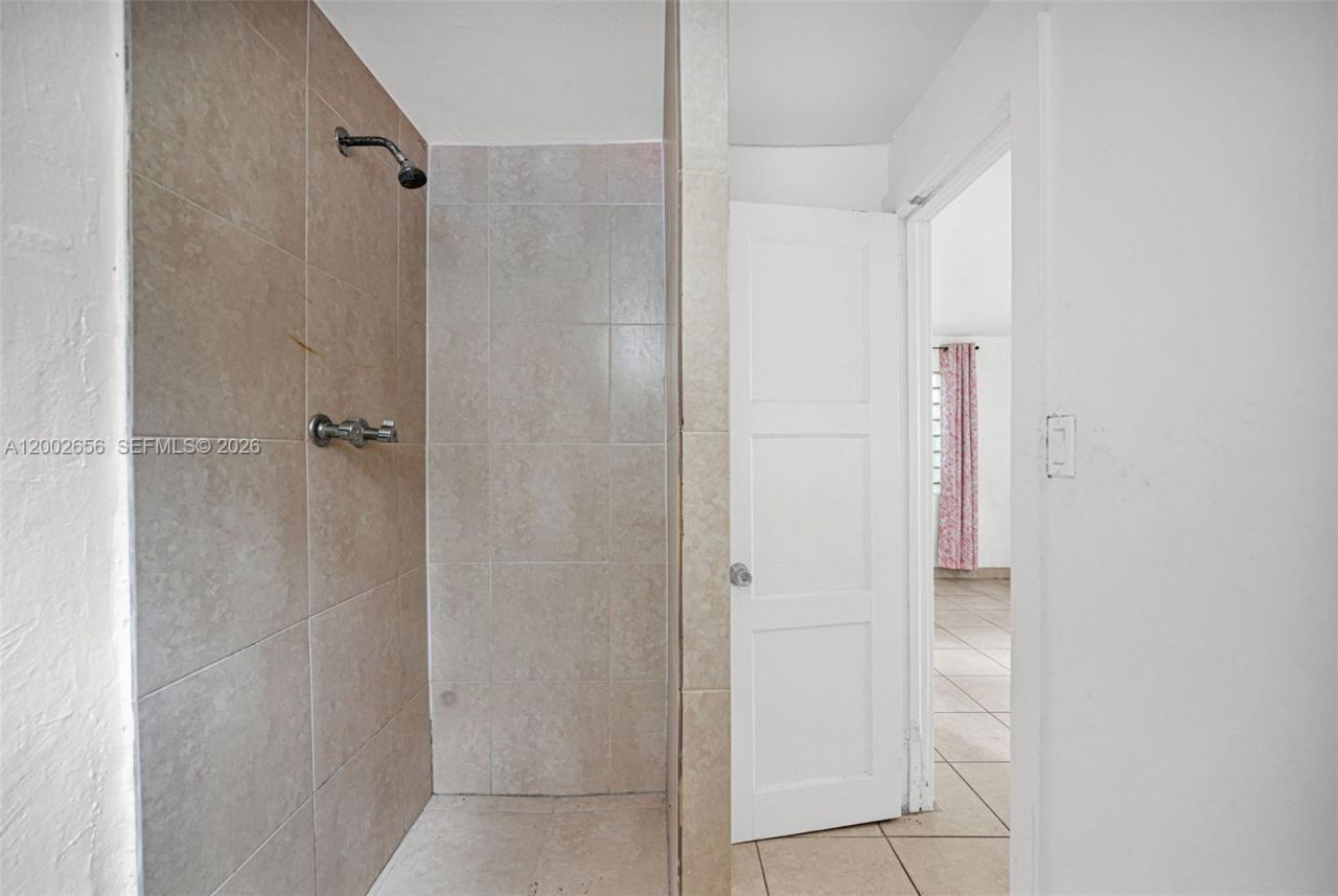 452 NE 30th St , Miami, FL 33137 Photo