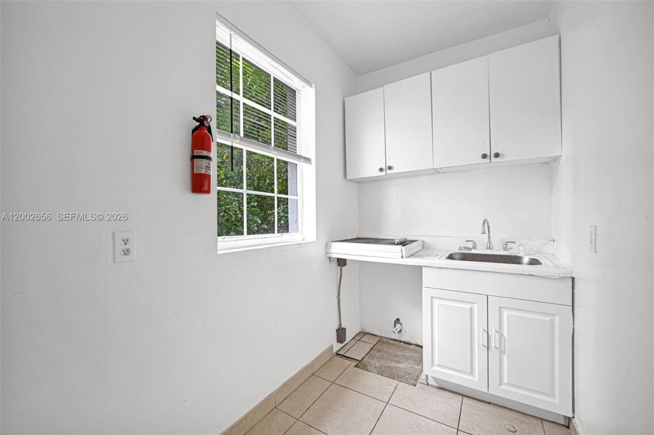 452 NE 30th St , Miami, FL 33137 Photo