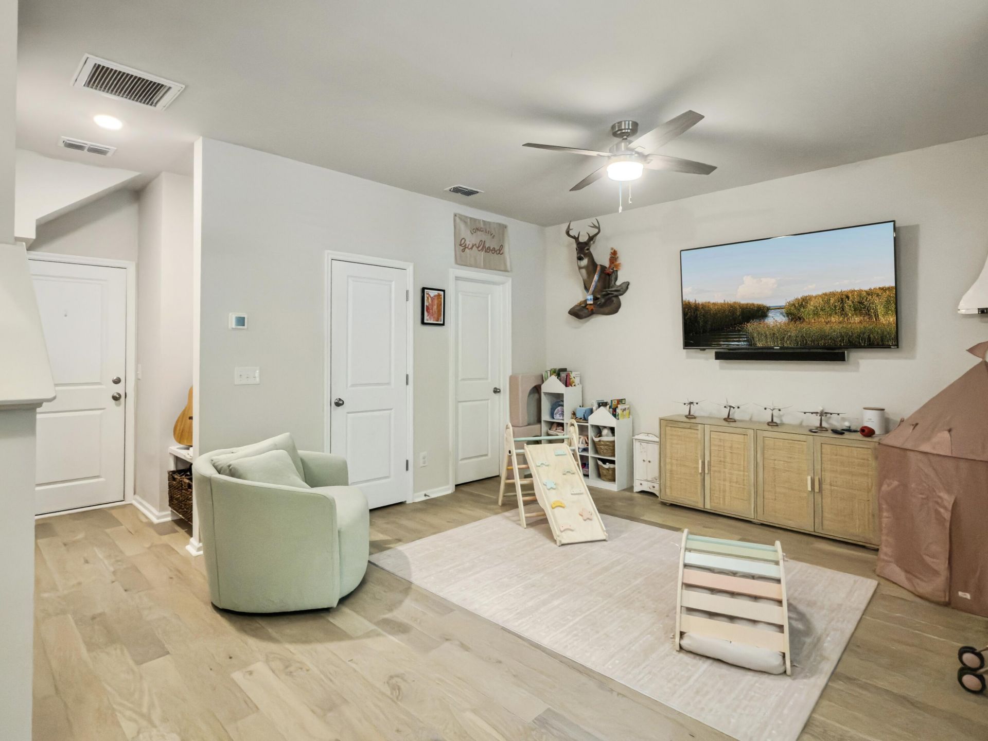 207 Harlequin Alley Photo 4