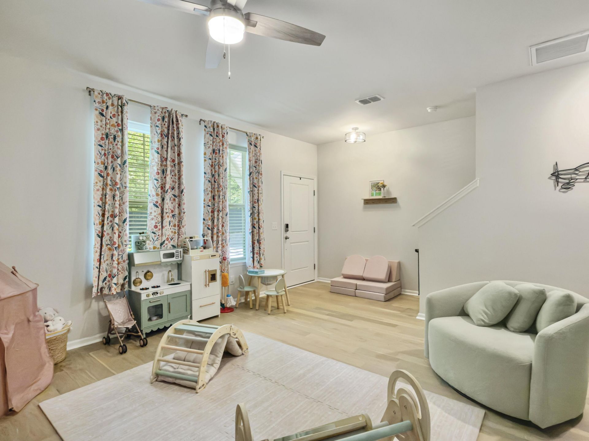 207 Harlequin Alley Photo 6