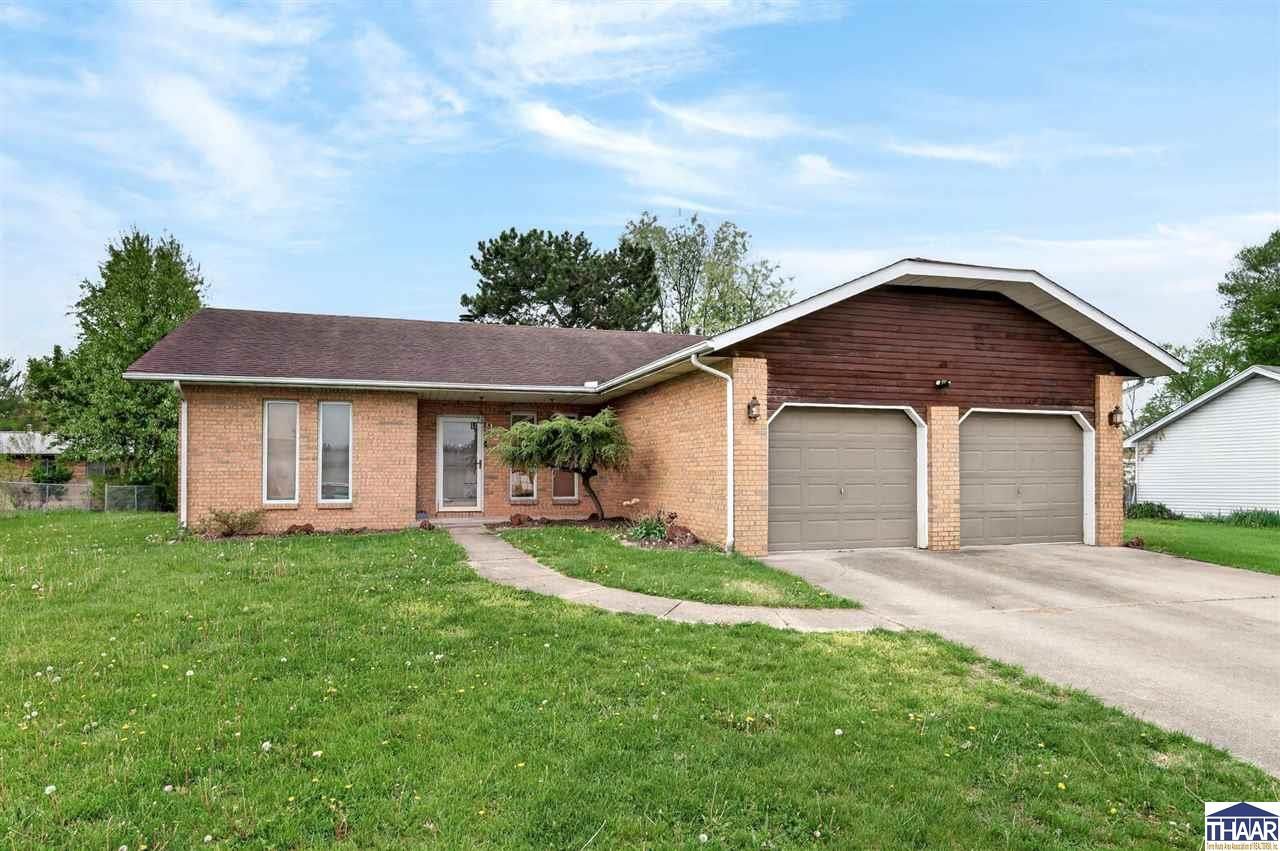 929 E Azalia Drive, Terre Haute, IN 47802 Main Photo