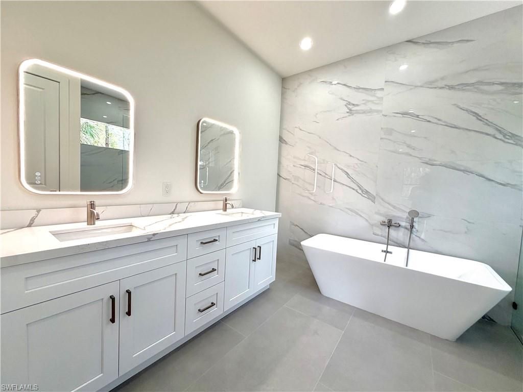 4283 10th St Ne, Naples, FL 34120 Photo