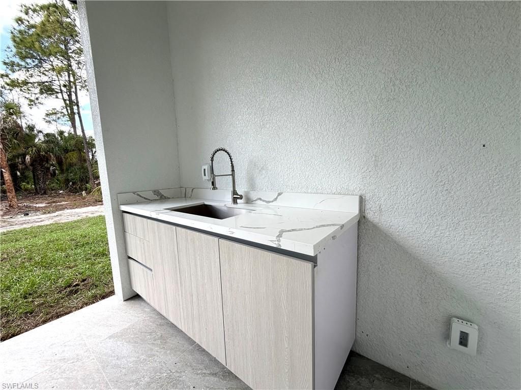 4283 10th St Ne, Naples, FL 34120 Photo