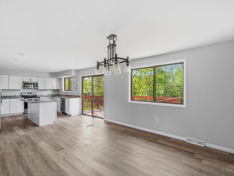 3647 E Galbraith Road, Amberley, OH 45236 Photo 13