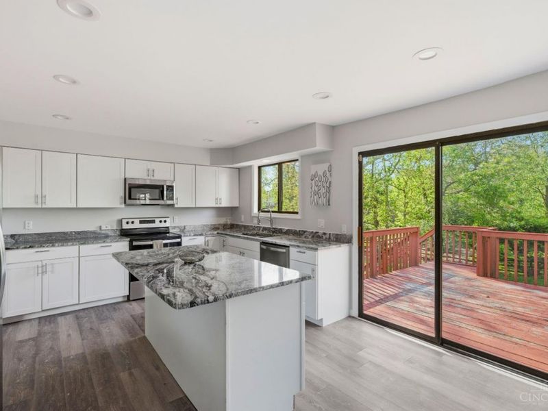 3647 E Galbraith Road, Amberley, OH 45236 Photo 14