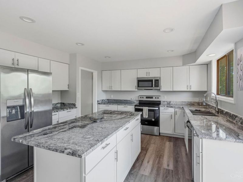 3647 E Galbraith Road, Amberley, OH 45236 Photo 15