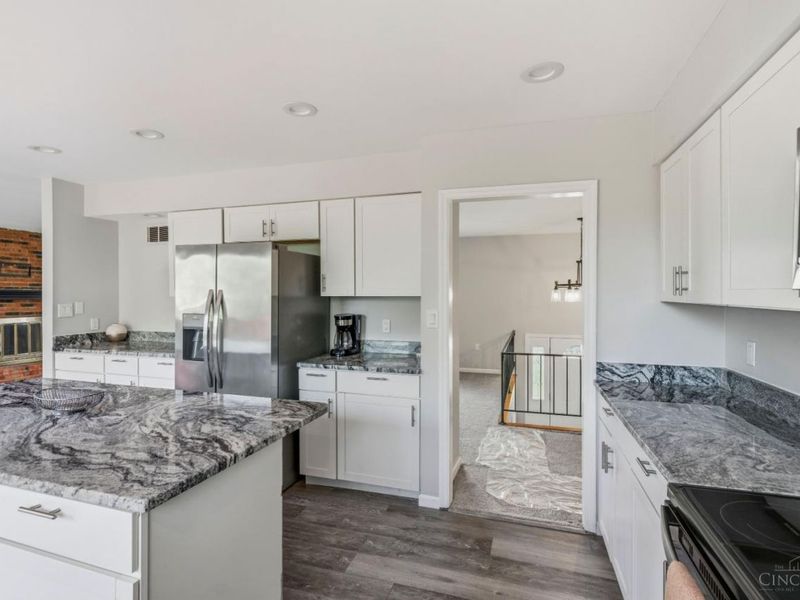 3647 E Galbraith Road, Amberley, OH 45236 Photo 16