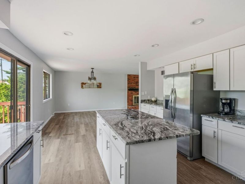 3647 E Galbraith Road, Amberley, OH 45236 Photo 18