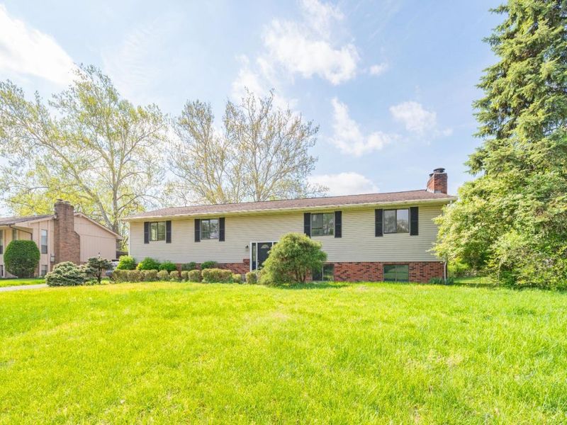 3647 E Galbraith Road, Amberley, OH 45236 Photo 2