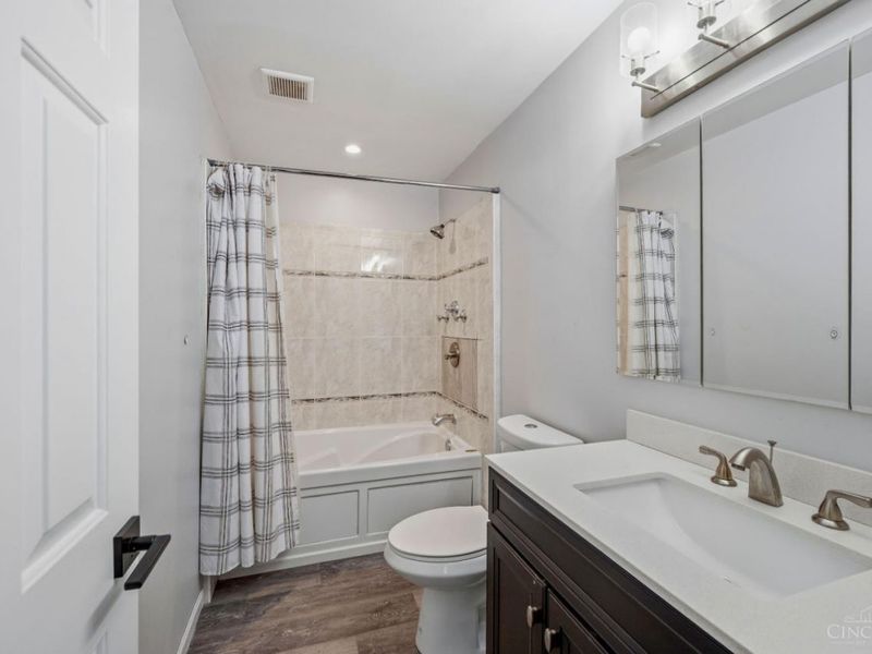 3647 E Galbraith Road, Amberley, OH 45236 Photo 21