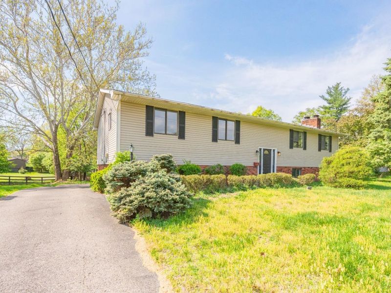 3647 E Galbraith Road, Amberley, OH 45236 Photo 3