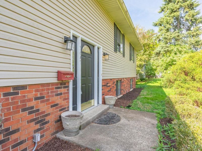 3647 E Galbraith Road, Amberley, OH 45236 Photo 4