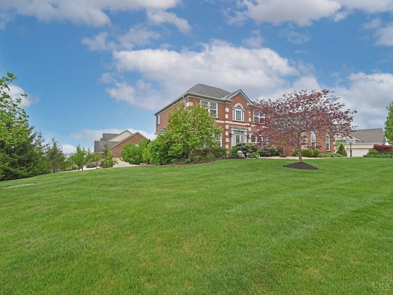 7434 Foxchase Drive, West Chester, OH 45069 Photo 2