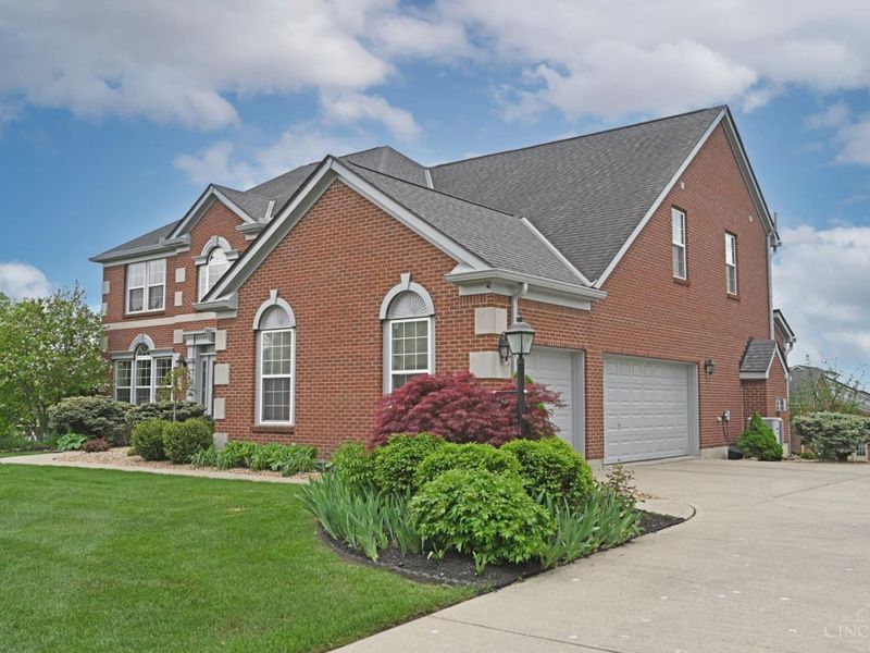 7434 Foxchase Drive, West Chester, OH 45069 Photo 3