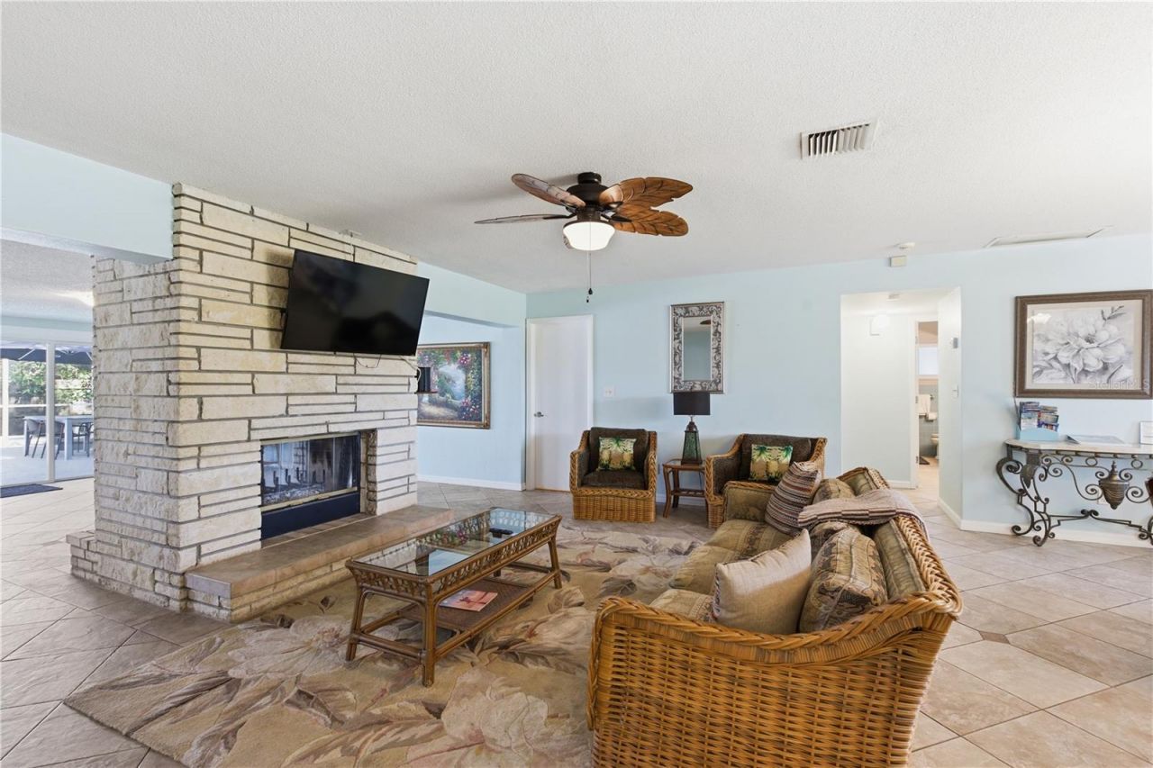 1 Maplewood Avenue , Clearwater, FL 33765 Photo