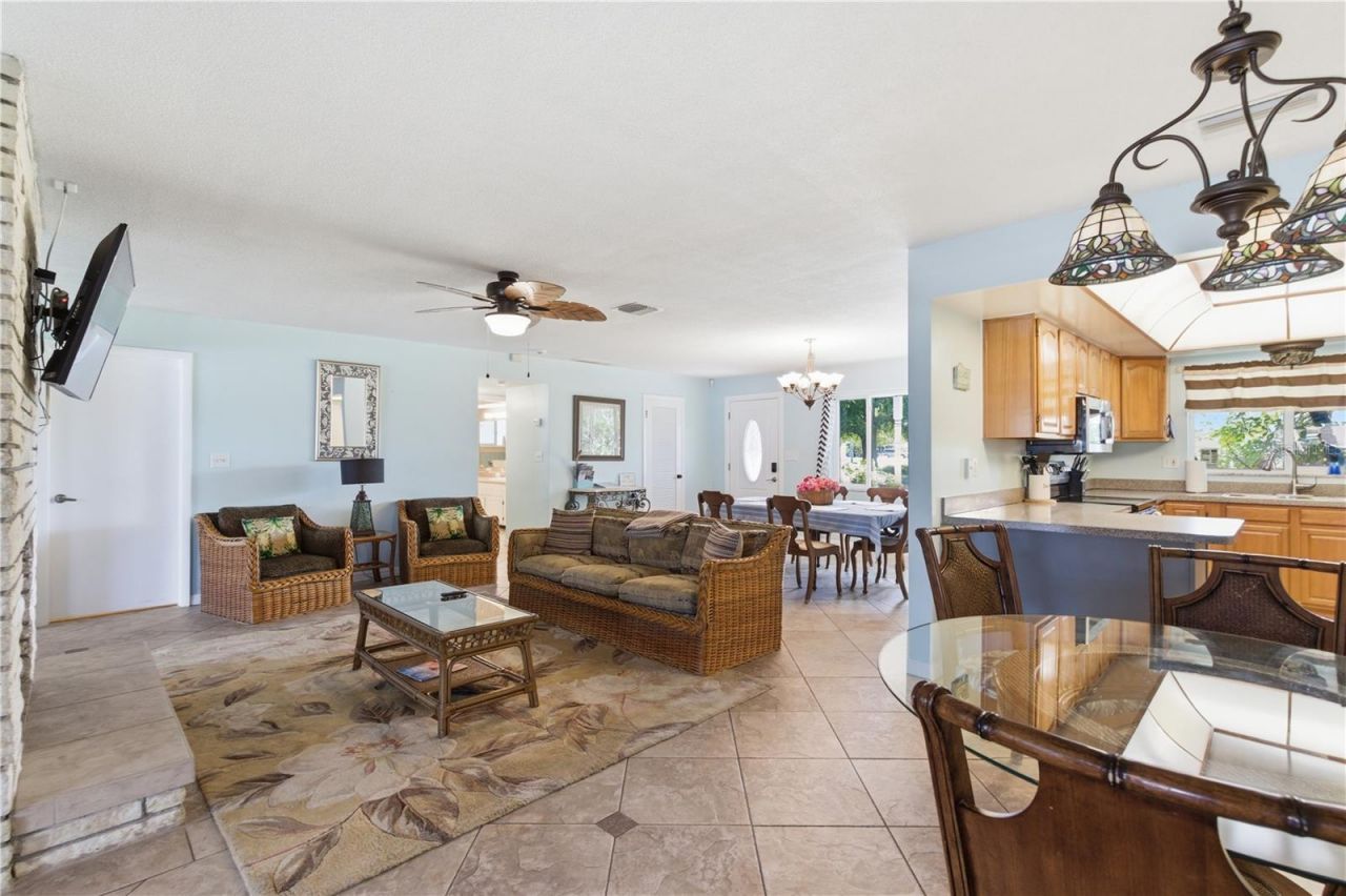 1 Maplewood Avenue , Clearwater, FL 33765 Photo