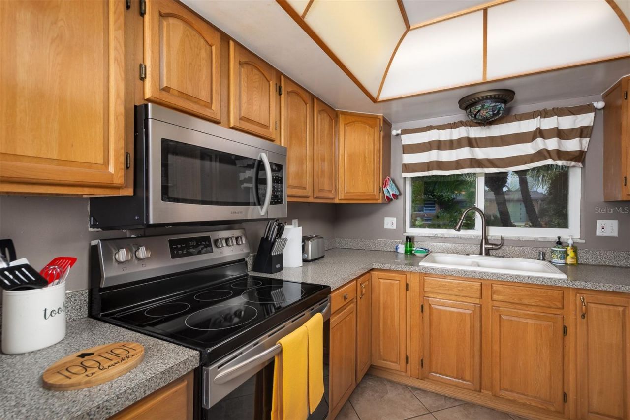 1 Maplewood Avenue , Clearwater, FL 33765 Photo