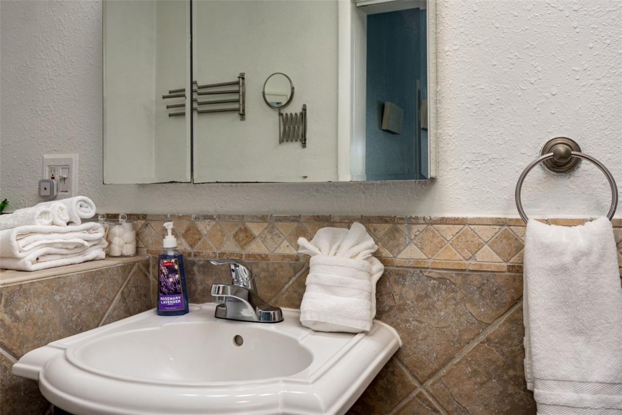 1 Maplewood Avenue , Clearwater, FL 33765 Photo