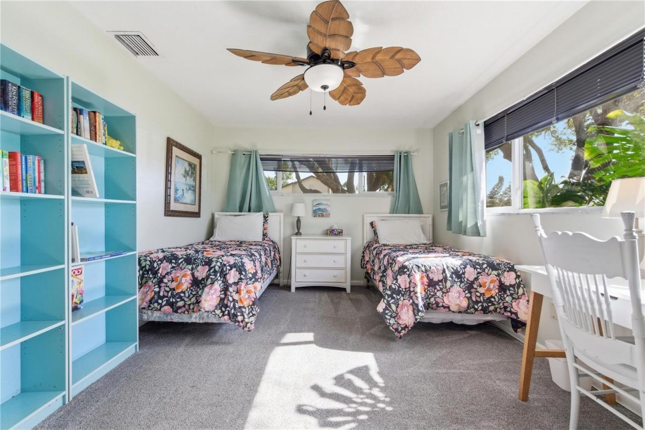 1 Maplewood Avenue , Clearwater, FL 33765 Photo