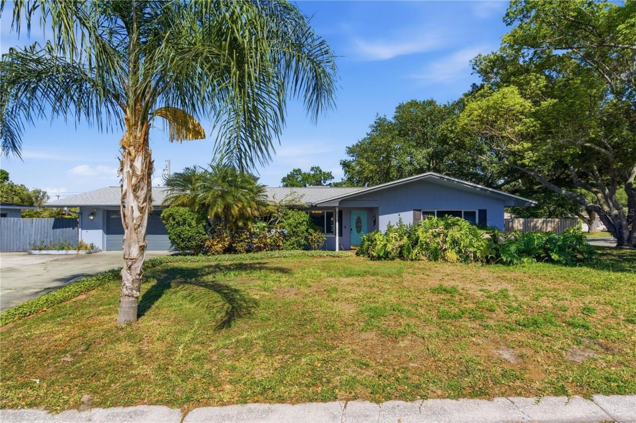 1 Maplewood Avenue , Clearwater, FL 33765 Photo