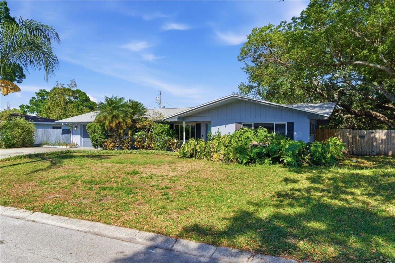 1 Maplewood Avenue , Clearwater, FL 33765 Photo