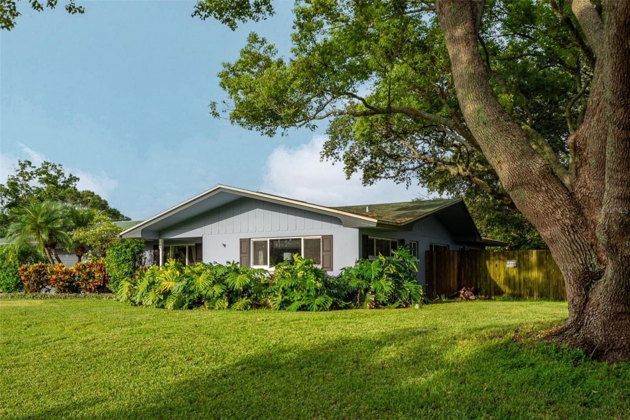 1 Maplewood Avenue, Clearwater, FL 33765 Photo