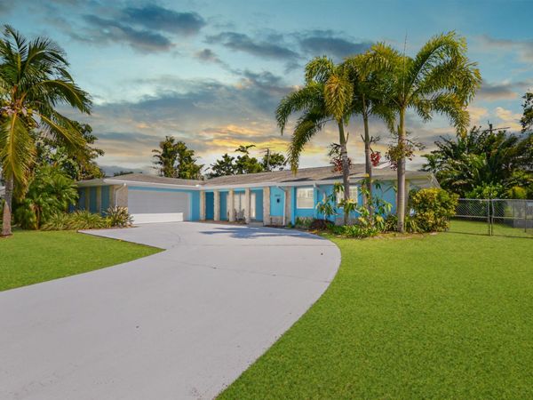 1530 SE Sunshine Avenue, Port St. Lucie, FL 34952