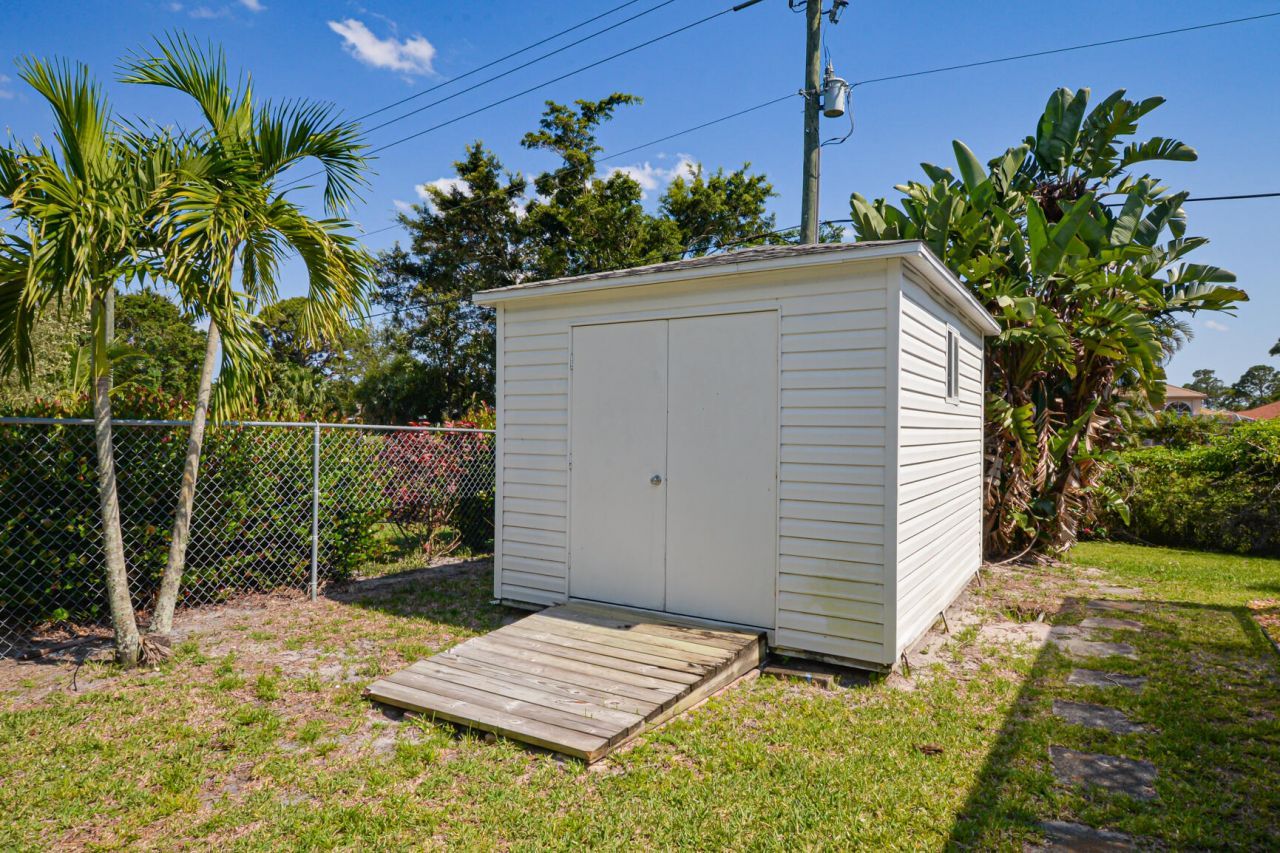 1530 SE Sunshine Avenue, Port Saint Lucie, FL 34952 Photo