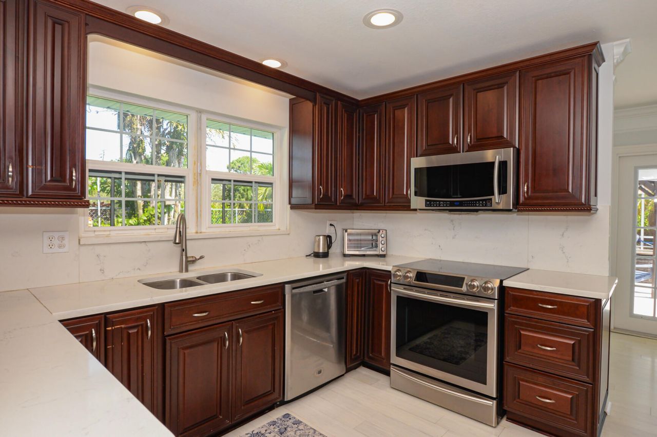 1530 SE Sunshine Avenue, Port Saint Lucie, FL 34952 Photo