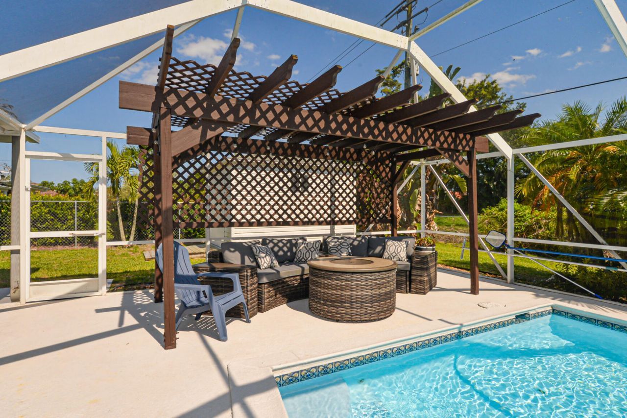 1530 SE Sunshine Avenue, Port Saint Lucie, FL 34952 Photo