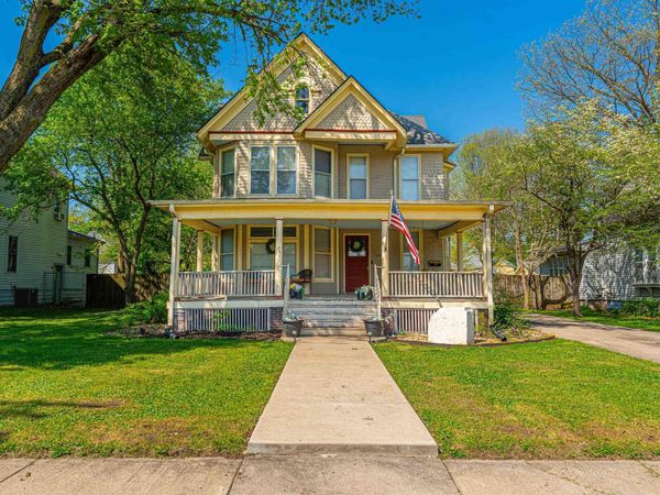 619 N UNION Street, Lincoln, IL 62656