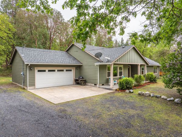 769 Portland Avenue, Grants Pass, OR 97526