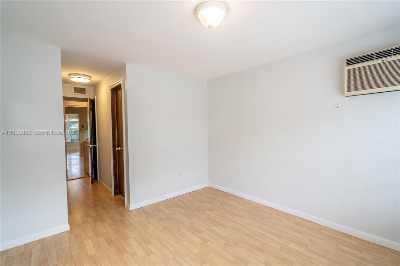 475 S Shore Dr , Miami Beach, FL 33141 Photo