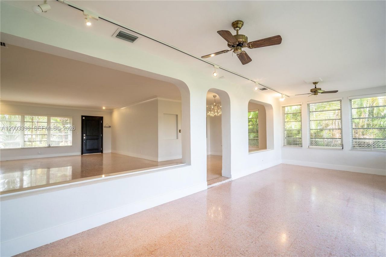 475 S Shore Dr , Miami Beach, FL 33141 Photo