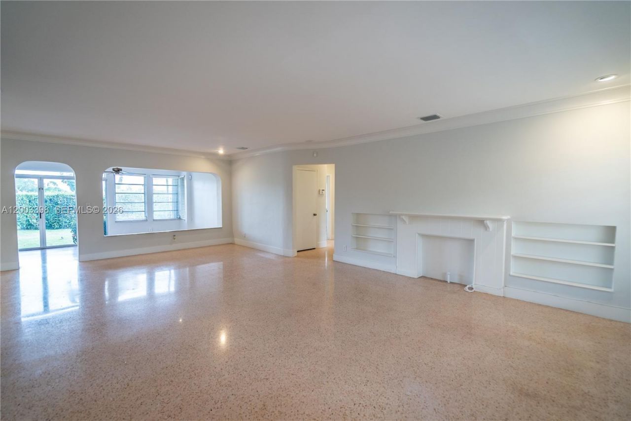 475 S Shore Dr , Miami Beach, FL 33141 Photo