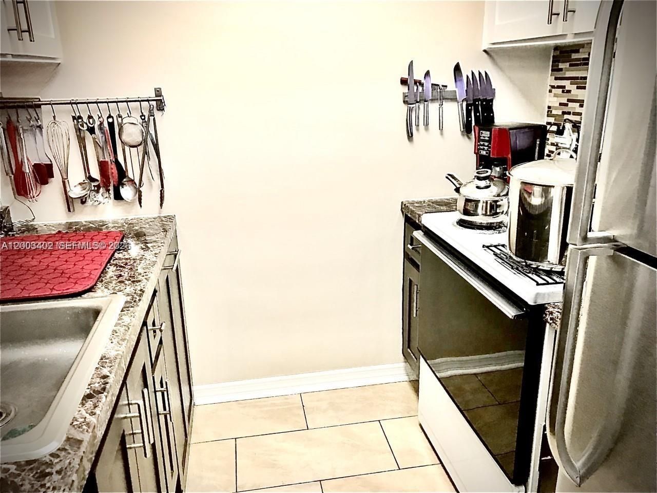 900 SW 11th Ave , Unit 17C, Hallandale Beach, FL 33009 Photo