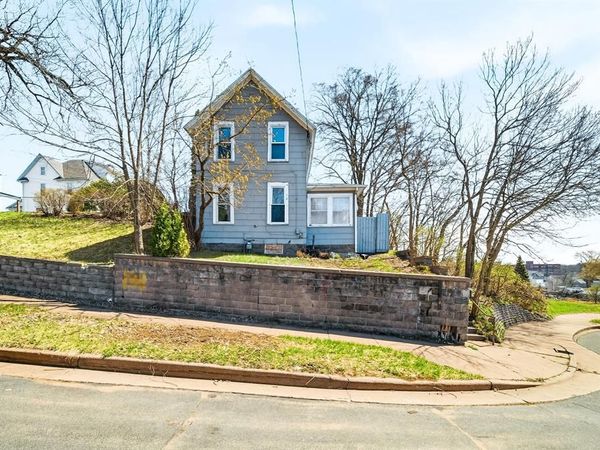 415 Dewey Street, Eau Claire, WI 54703