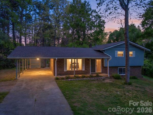 31 Firefly Lane, Saluda, NC 28773
