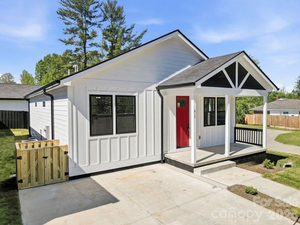 615 W Allen Street , Hendersonville, NC 28739