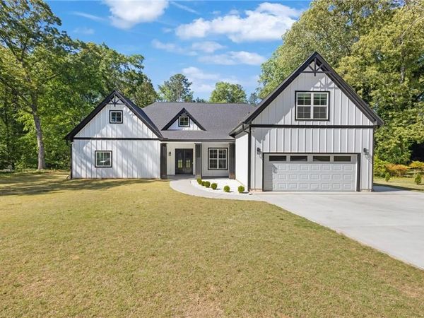 81 Hager Drive , Riverdale, GA 30274